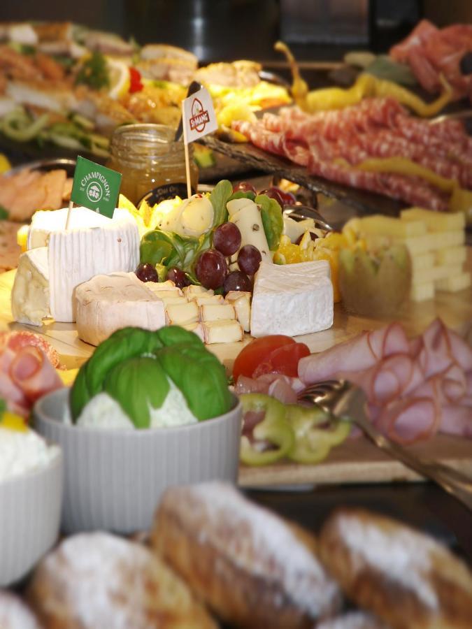 Hotel Restaurant Zum Goldenen Anker Mit Hallenbad & Wellnessbereich Windorf  Kültér fotó