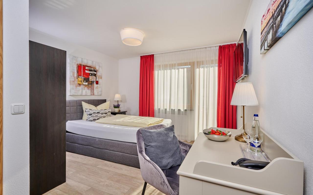Hotel Restaurant Zum Goldenen Anker Mit Hallenbad & Wellnessbereich Windorf  Kültér fotó