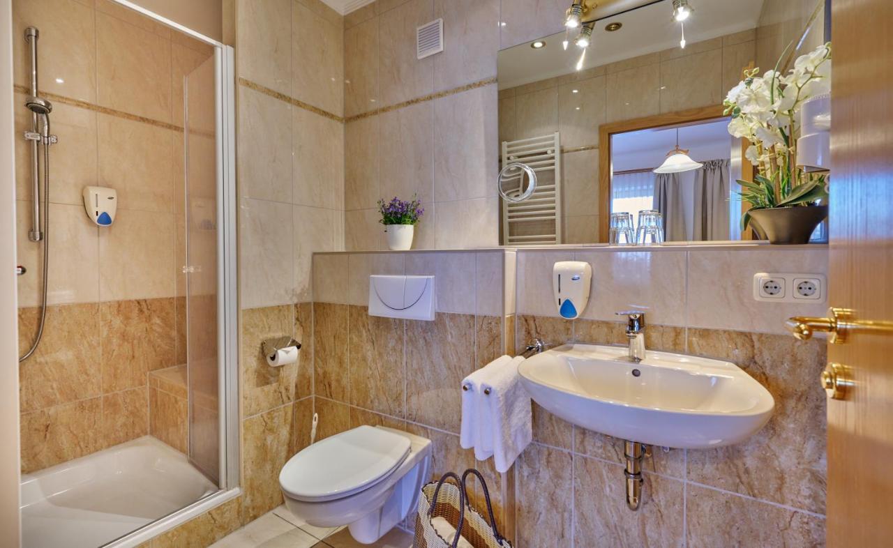 Hotel Restaurant Zum Goldenen Anker Mit Hallenbad & Wellnessbereich Windorf  Kültér fotó