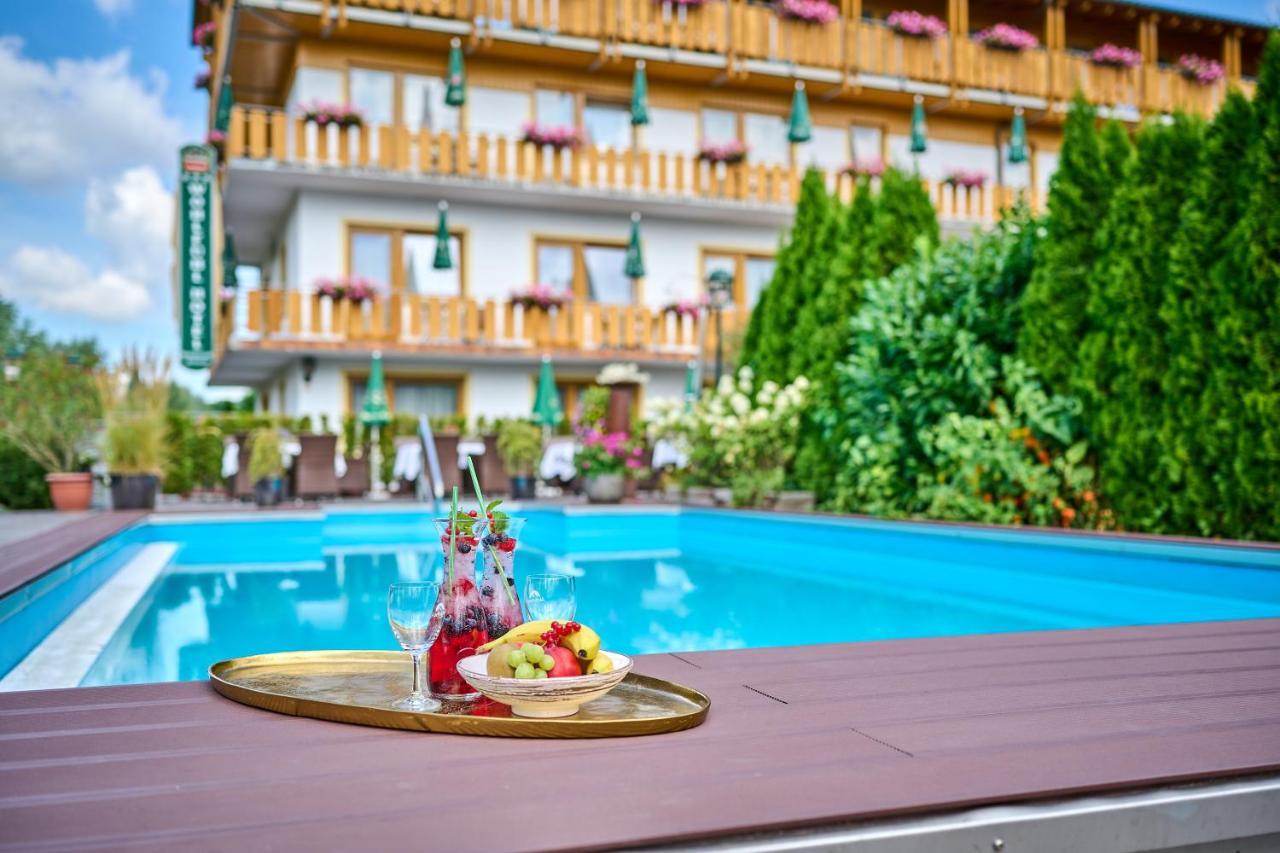 Hotel Restaurant Zum Goldenen Anker Mit Hallenbad & Wellnessbereich Windorf  Kültér fotó