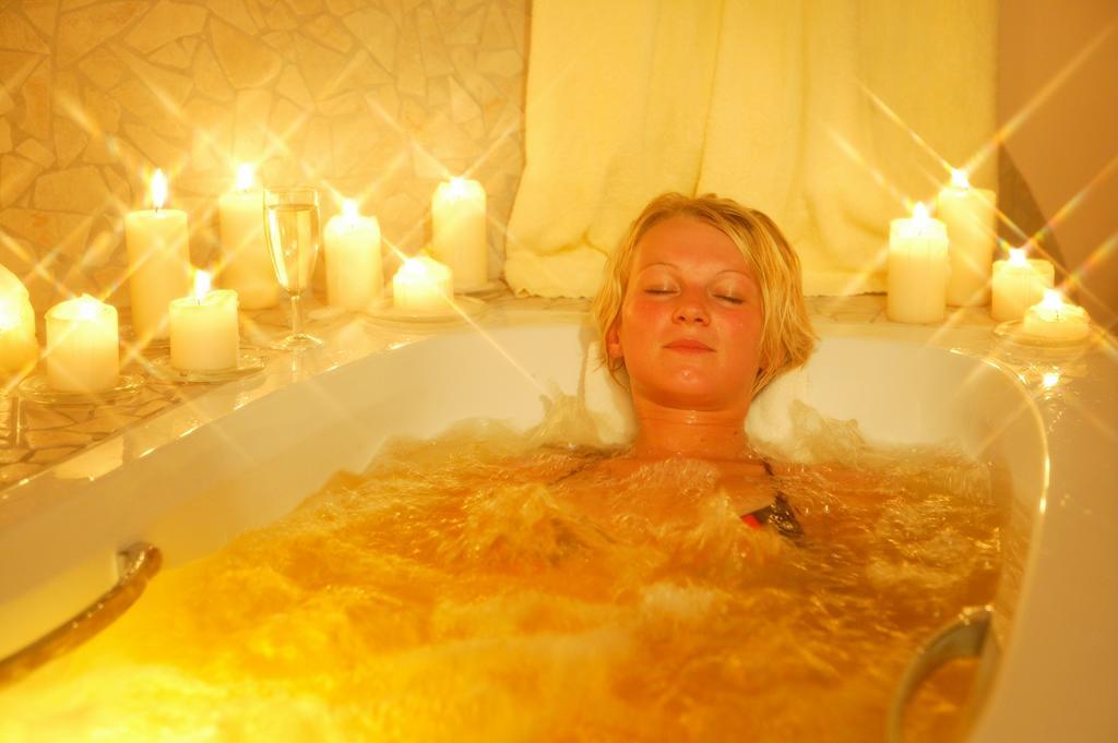 Hotel Restaurant Zum Goldenen Anker Mit Hallenbad & Wellnessbereich Windorf  Kültér fotó