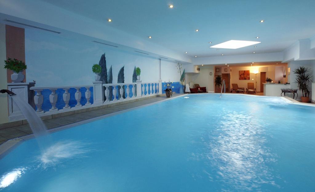 Hotel Restaurant Zum Goldenen Anker Mit Hallenbad & Wellnessbereich Windorf  Kültér fotó