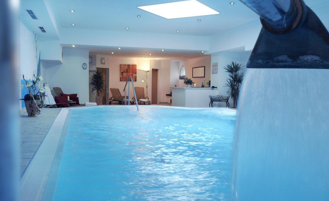 Hotel Restaurant Zum Goldenen Anker Mit Hallenbad & Wellnessbereich Windorf  Kültér fotó